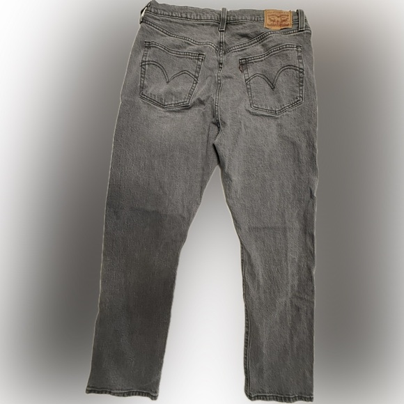 Woman’s Levi 501 straight - Picture 6 of 15